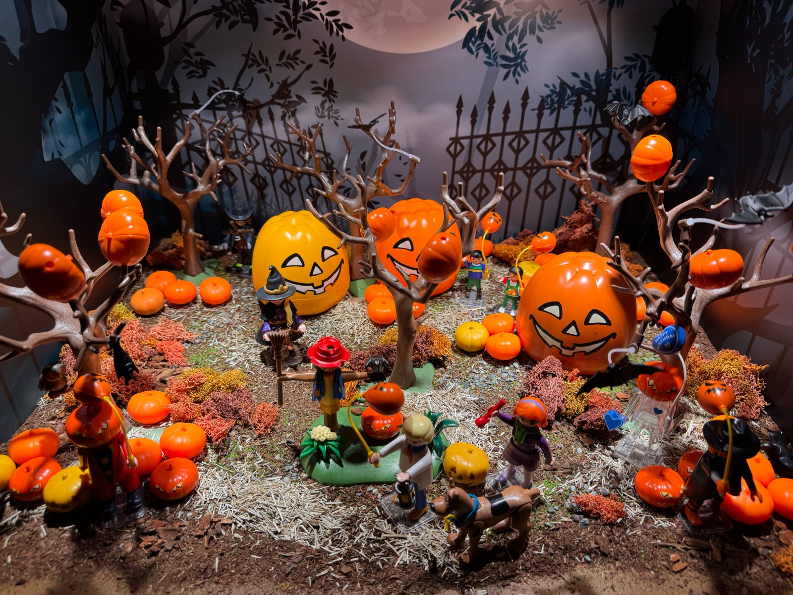 Halloween diorama with grinning pumpkins and the Scooby-Doo gang
